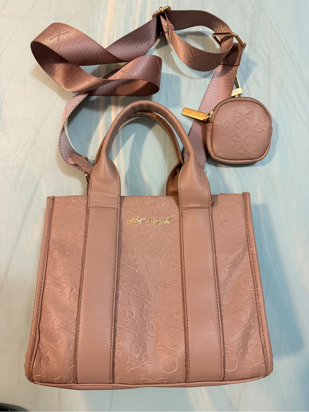 Betsey Johnson crossbody tan purse w matching key bag accessories.